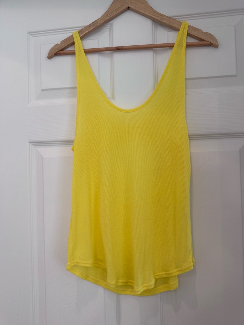 ALO Yoga Bright Yellow Scoop Tank Size Small